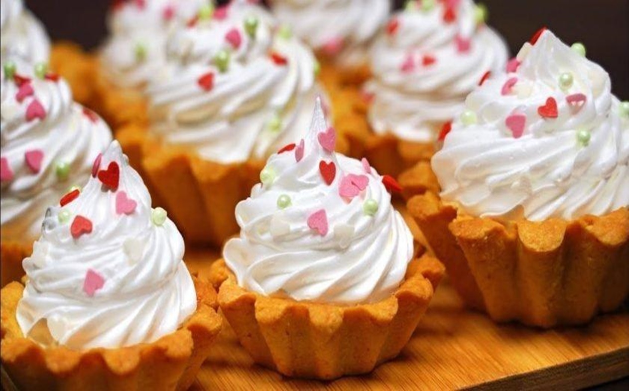 Rețetă din copilărie: coșulețe cu bezea Rețetă din copilărie: coșulețe cu bezea