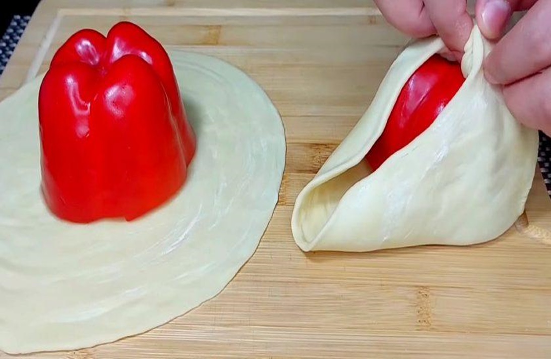 Ardeii umpluți în aluat, conform rețetei unui bucătar turc. O rețetă neobișnuită dar delicioasă pentru o cină copioasă Ardeii umpluți în aluat, conform rețetei unui bucătar turc. O rețetă neobișnuită dar delicioasă pentru o cină copioasă