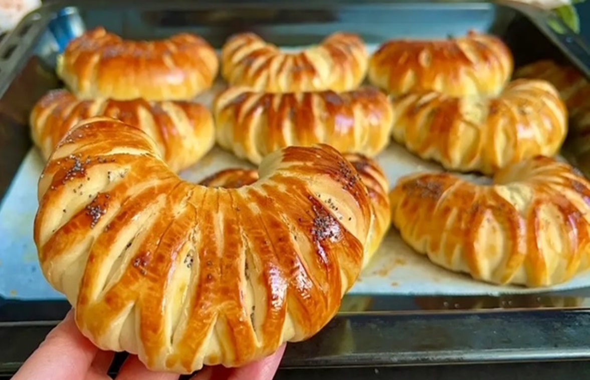 Un desert rapid și foarte delicios pentru fiecare zi! Se topesc în gură și gata în câteva minute: Cornuri pufoase, apetisante