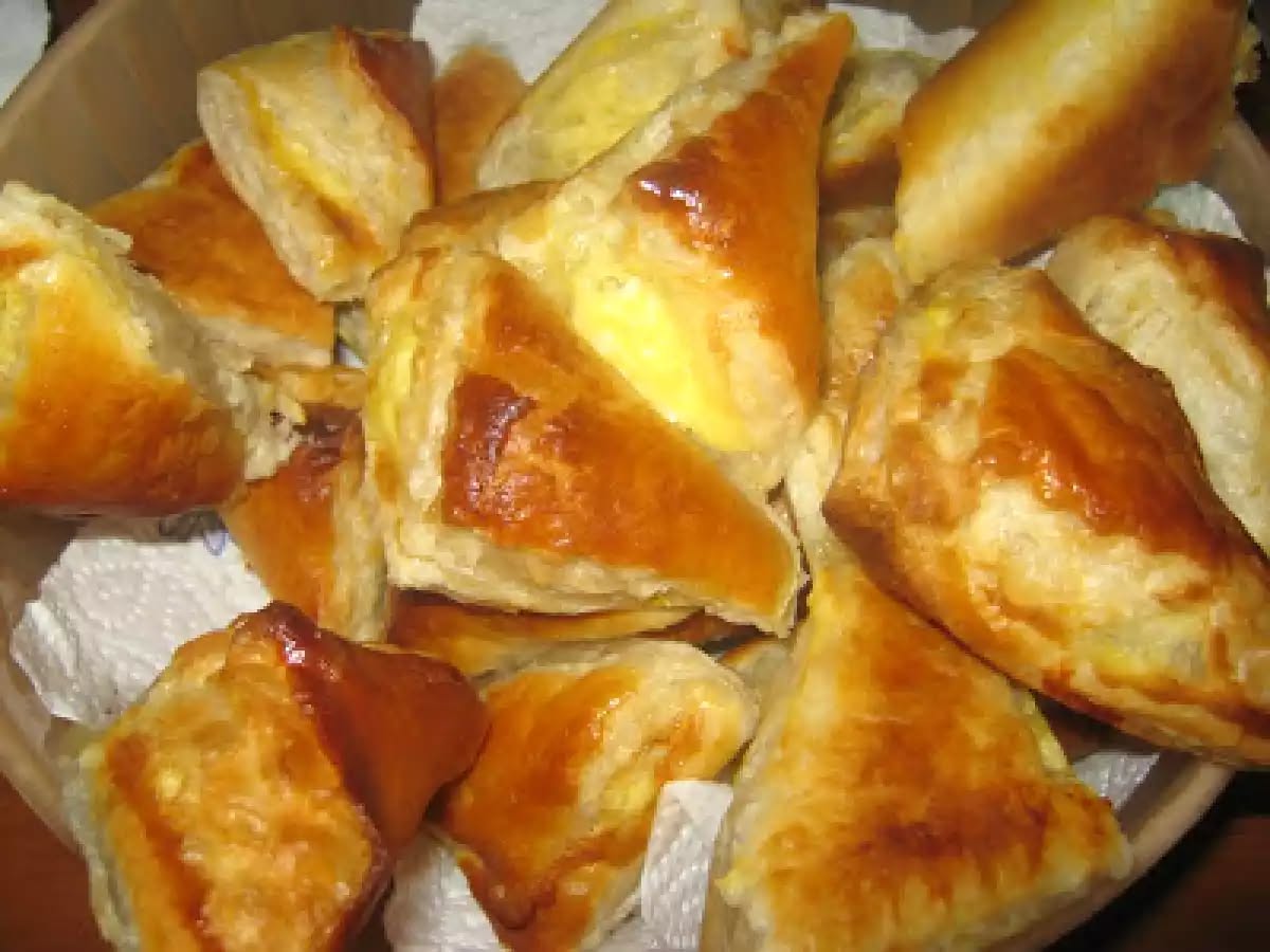 Pateuri cu branza Pateuri cu branza
