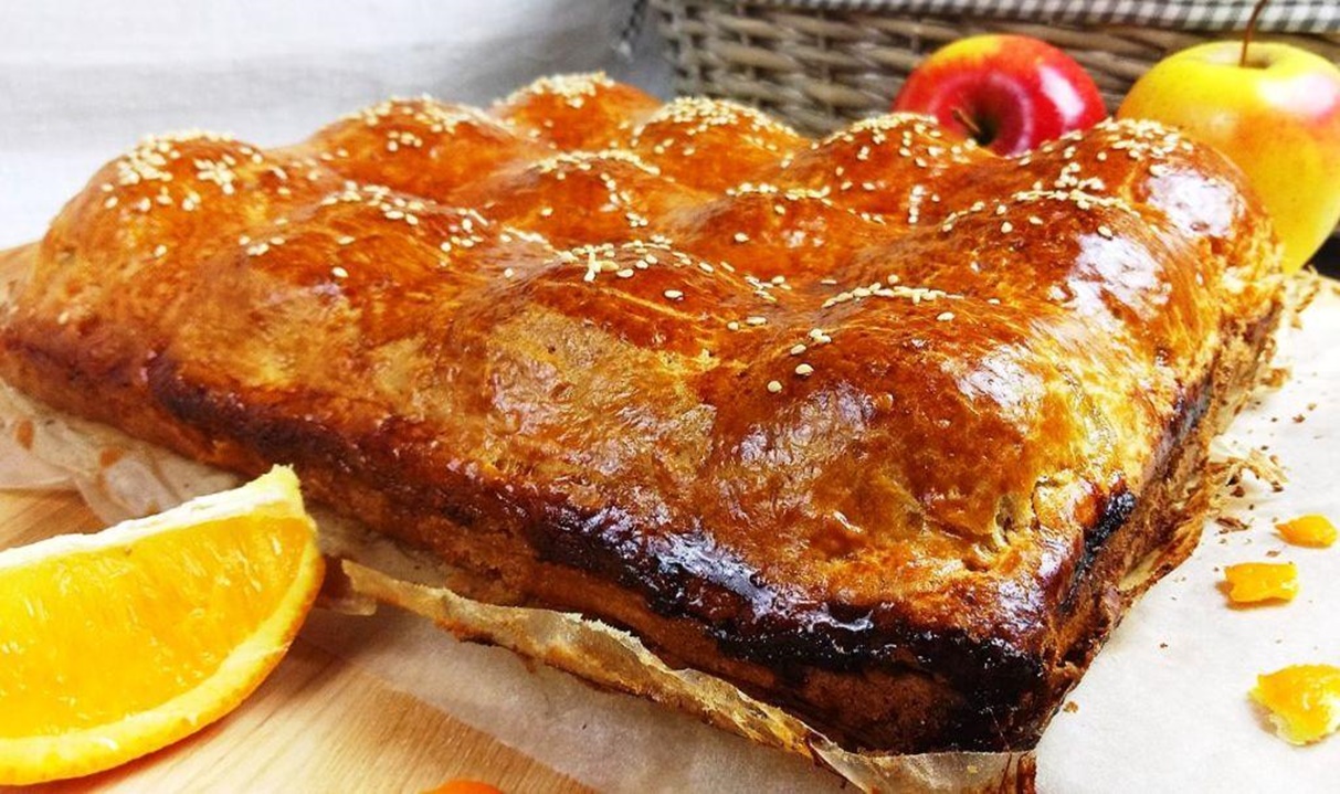 Dacă am niște brânză și câteva mere, întotdeauna fac o plăcintă surpriză cu caise uscate, mere și portocale Dacă am niște brânză și câteva mere, întotdeauna fac o plăcintă surpriză cu caise uscate, mere și portocale