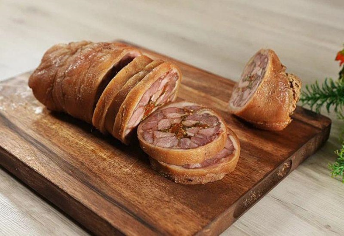 O ruladă din ciolan de porc, gustoasă, economică, foarte fragedă și suculentă, care ne-a uimit pe toți! O gătesc în loc de celebra toba O ruladă din ciolan de porc, gustoasă, economică, foarte fragedă și suculentă, care ne-a uimit pe toți! O gătesc în loc de celebra toba