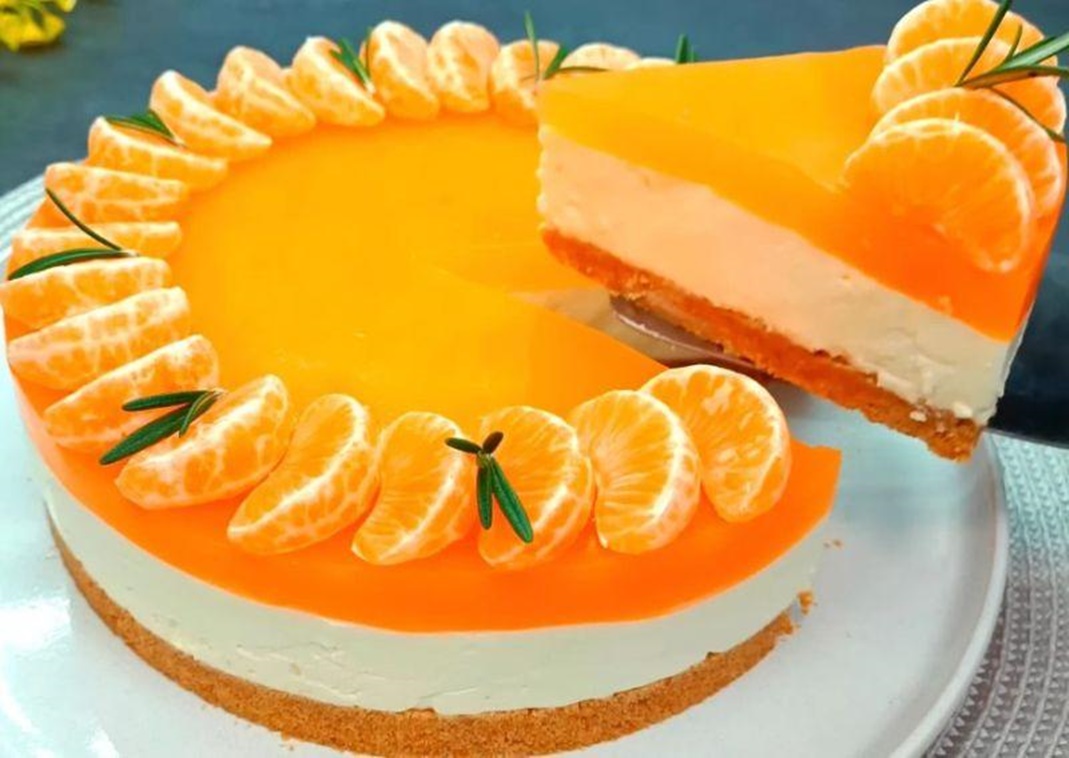 Tort delicios cu mandarine. Este ușor de făcut, nu necesită coacere, iar ingredientele sunt simple