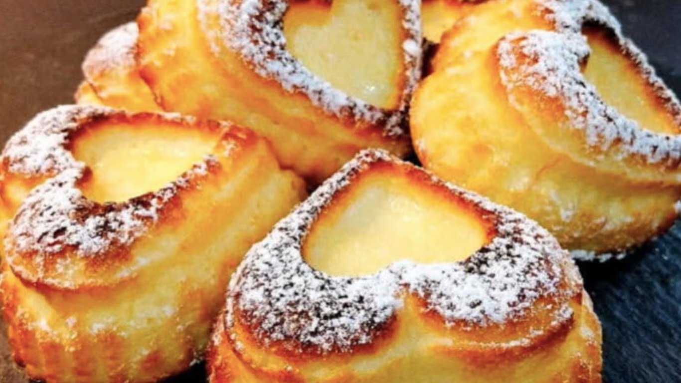 Aceste brioșe cu iaurt sunt ușoare, pufoase și delicioase. Micul dejun perfect pentru întreaga familie. Bun si foarte economic Aceste brioșe cu iaurt sunt ușoare, pufoase și delicioase. Micul dejun perfect pentru întreaga familie. Bun si foarte economic