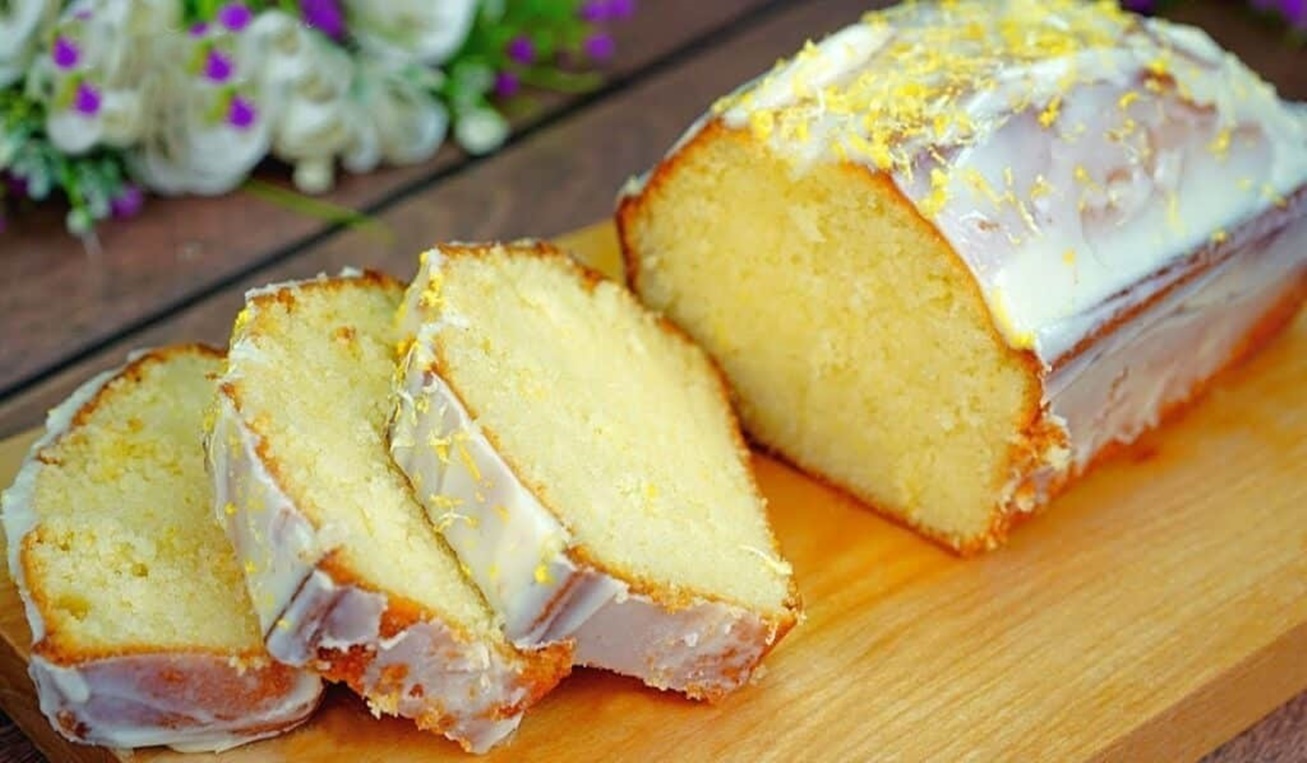 Desert delicios cu lămâie și glazură moale de lapte condensat. Chec plăcut, răcoritor, parfumat, care chiar și începătorii în bucătărie îl pot prepara și va încânta orice iubitor de arome de citrice