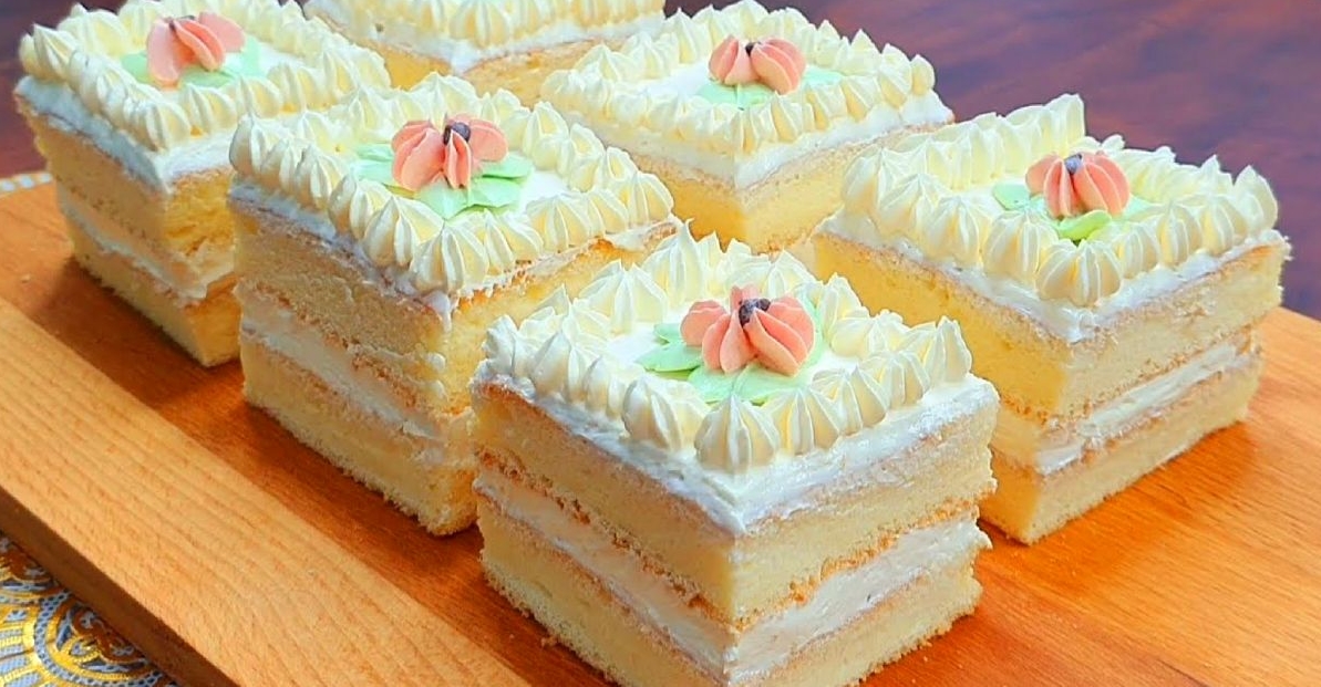 O prăjitură deosebită si delicioasă cu cremă de unt, un desert delicat care însoțește o masă in familie