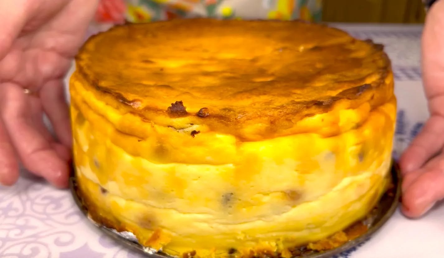 Tort cu brânză: înalt, pufos, fraged, cu griș fiert, e pur și simplu o nebunie! Am căutat rețeta asta toată viața