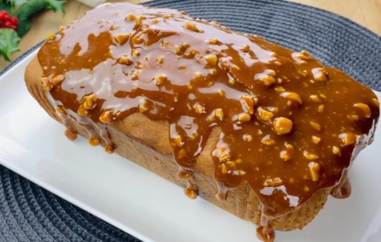 O rețetă ușoară și rapidă de chec cu ciocolată si caramel de casă, care este în prezent super populară pe rețelele de socializare și pe forumurile culinare