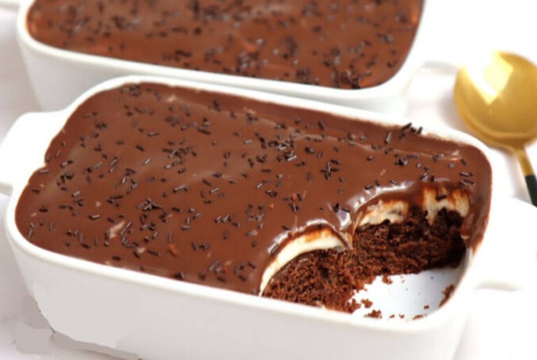 Când veți încerca acest minunat desert cu ciocolată veți fi uimiți de cât de delicios este. Consistență delicată și textură fină care se topește în gură!