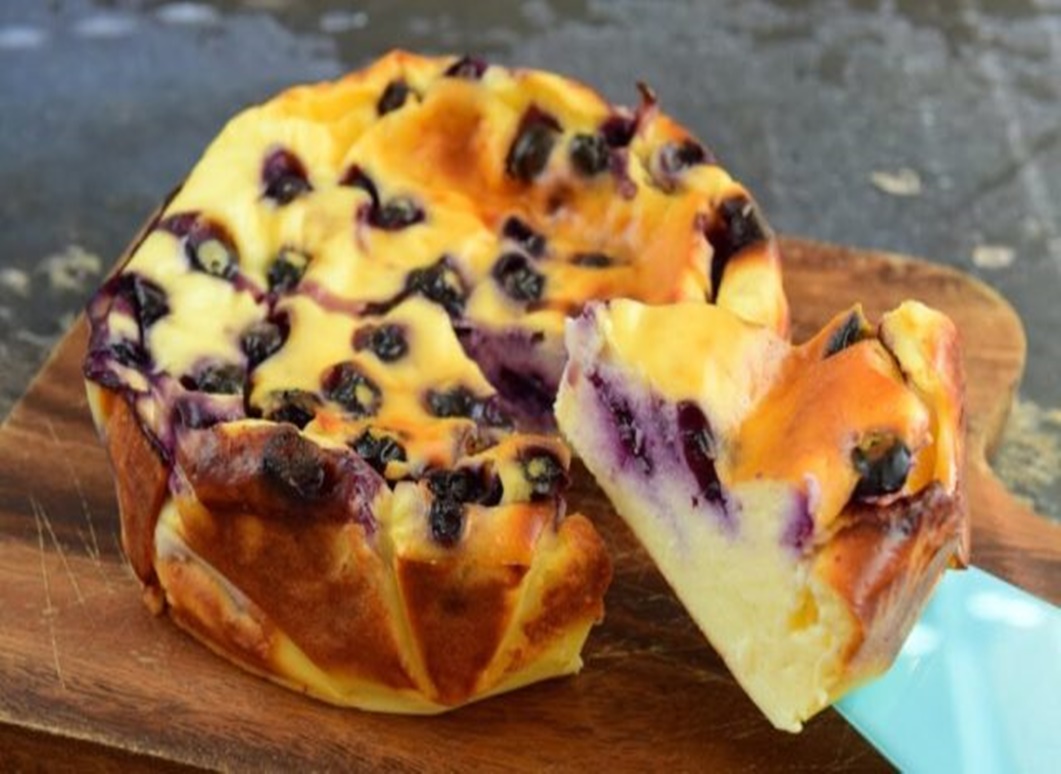 Pregătește această prăjitură cu afine si fara un pic de făină! Este alegerea perfectă, întreaga familie o va adora