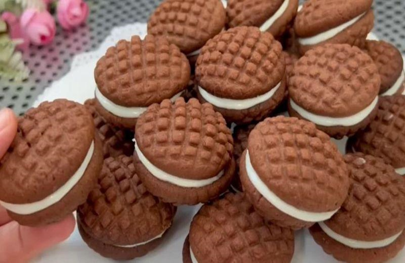 Rețetă dintr-un caiet vechi: fursecuri fragede,dulci si aromate Rețetă dintr-un caiet vechi: fursecuri fragede,dulci si aromate