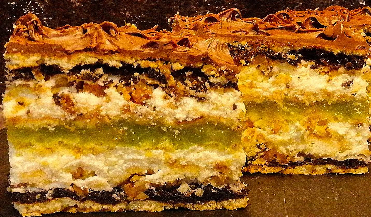 Pentru cunoscătorii de produse de patiserie rafinate și neobișnuite! Toată lumea va fi încântată! Aceasta nu este doar o prăjitură, este o operă de artă culinară