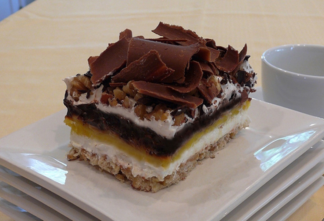 Află acum de la noi cea mai bună prăjitură cu budincă și nuci