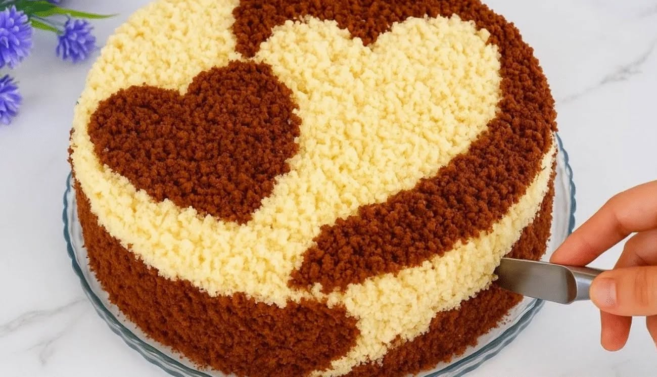 Tort creț, incredibil de delicat și frumos! Pandișpan aerisit, cremă ușoară de brânză și o aromă plăcută de vanilie fac din acesta desertul perfect Tort creț, incredibil de delicat și frumos! Pandișpan aerisit, cremă ușoară de brânză și o aromă plăcută de vanilie fac din acesta desertul perfect