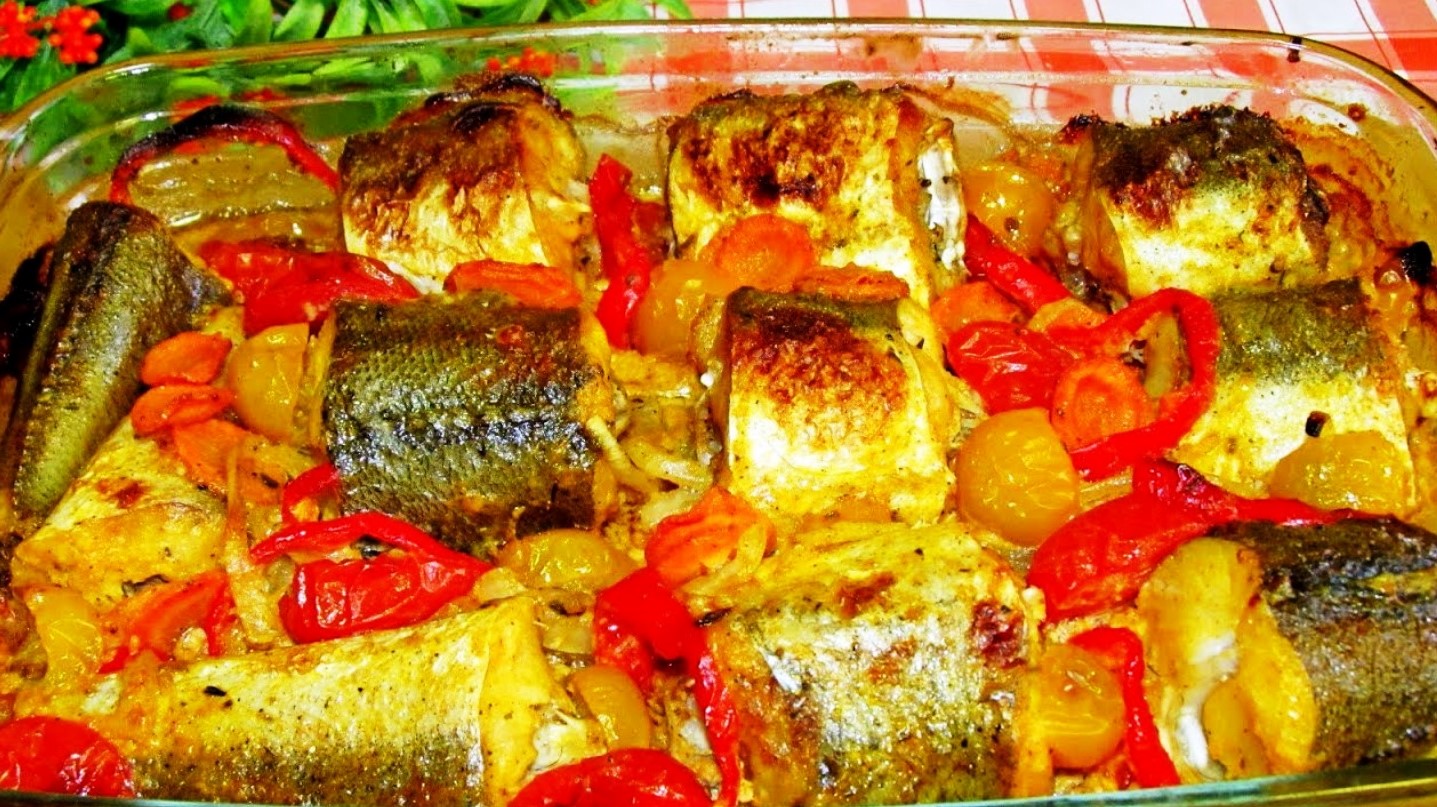 Nu există ceva mai gustos, pește cu legume la cuptor! Cea mai suculentă și minunată cină