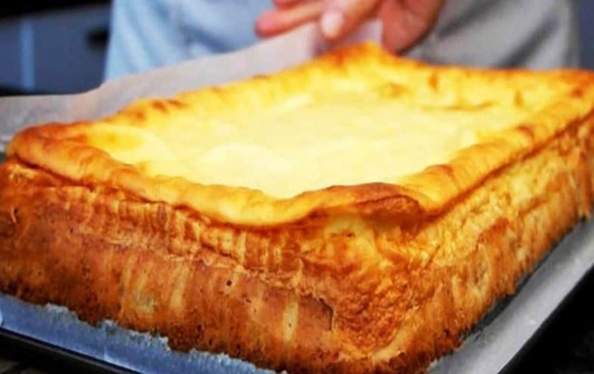 Plăcinta „Paradis” combină o mulțime de mere zemoase și un aluat delicat, cremos, aproape insesizabil. Perfectă pentru un desert facut in făcut în casă