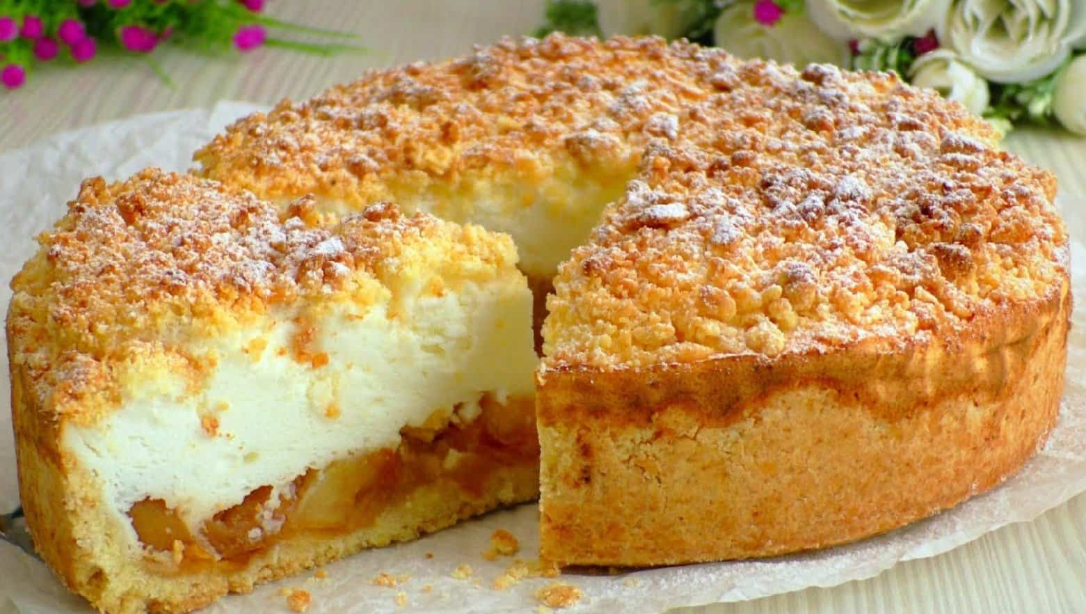 Se topește în gură: o tartă delicată cu mere și cremă delicioasă de vanilie. Nu necesită produse scumpe și nici mult timp