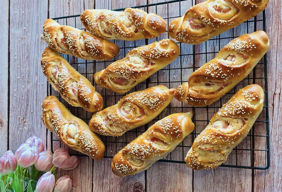 Rulouri aperitiv umplute cu șuncă: Cea mai bună rețetă de casă pentru produse de patiserie moi și crocante