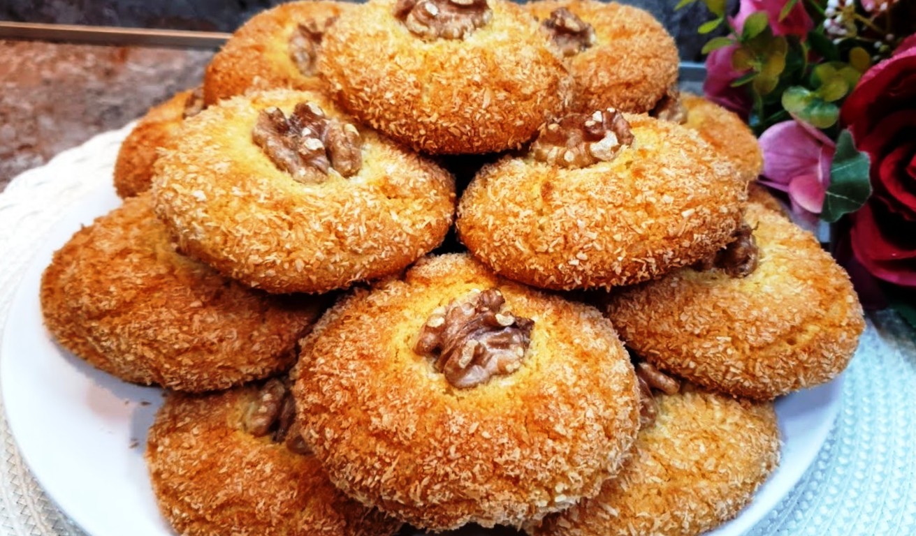 Fursecuri moderne și delicioase, fără făină, cu nucă de cocos, coaja rasă de lămâie și dulceața de caise