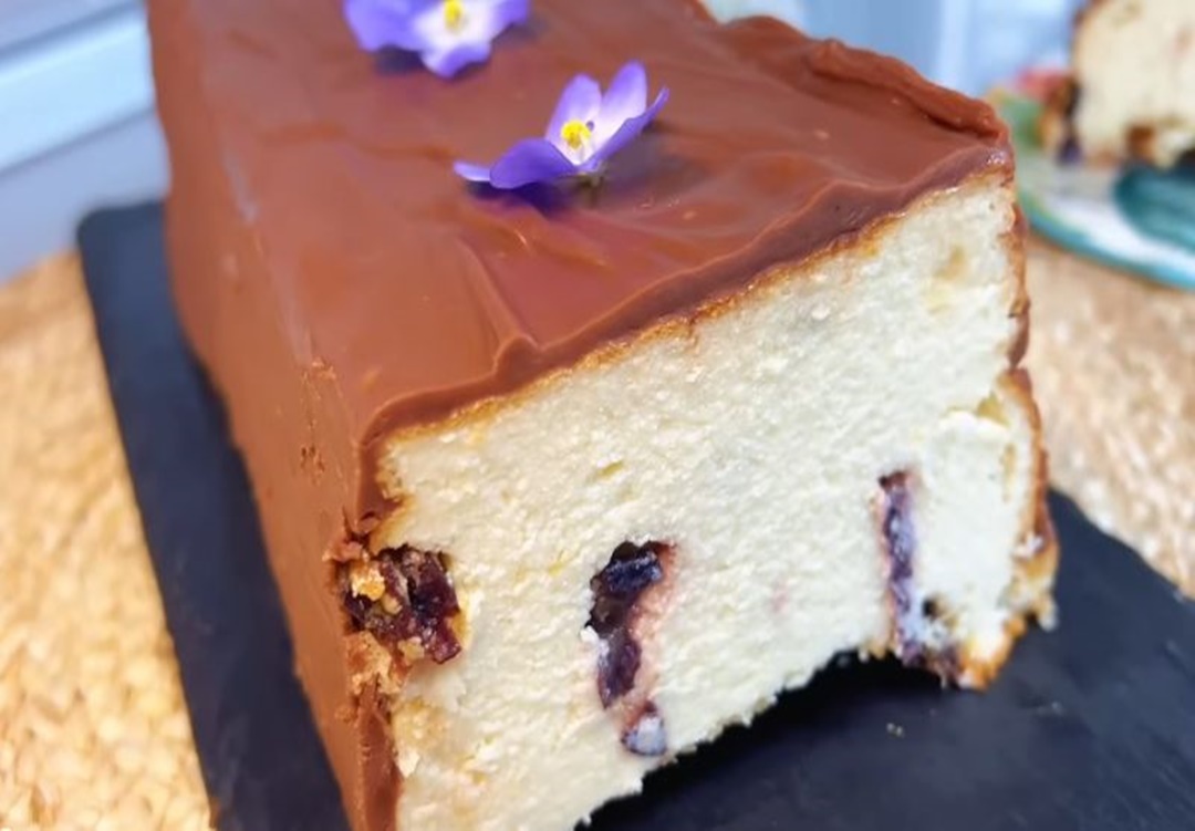 Acest desert cu brânză se mănâncă instantaneu. Fără făină, un desert delicat, aerisit, cu un gust bogat și cu o aromă distinctă de vanilie și citrice