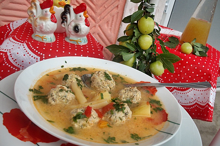 Supă delicioasă de perișoare cu cașcaval – Perișoarele sunt de vis, se topesc în gură Supă delicioasă de perișoare cu cașcaval – Perișoarele sunt de vis, se topesc în gură