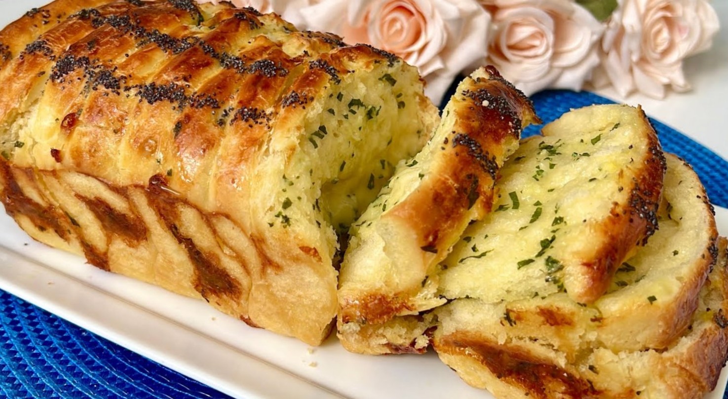 Aceste produse de patiserie vor înlocui orice pâine cumpărată din magazin. Gătesc această rețetă de două ori pe săptămână: simplă și delicioasă