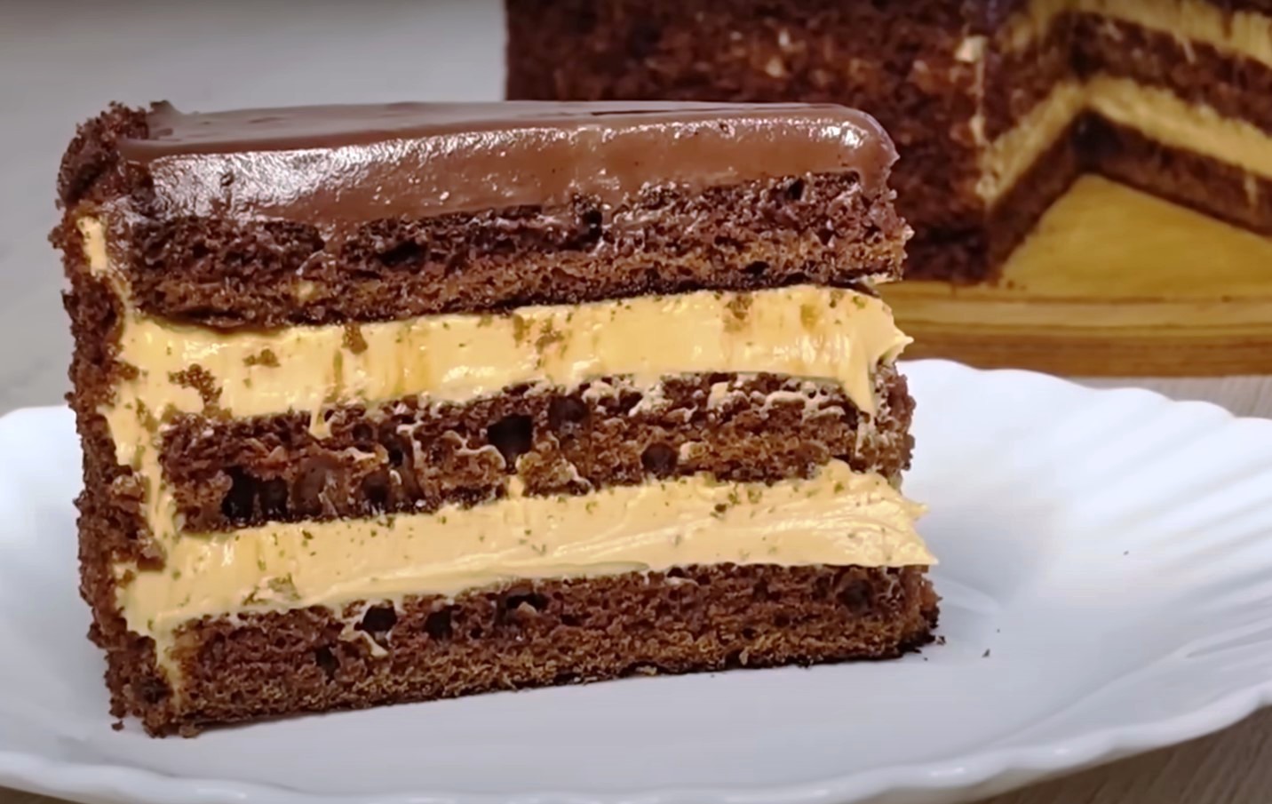 Această prăjitură este îndrăgită în special pentru gustul și aroma sa minunată, care amintește de bucătăria bunicii, unde totul era pregătit manual si cu dragoste Această prăjitură este îndrăgită în special pentru gustul și aroma sa minunată, care amintește de bucătăria bunicii, unde totul era pregătit manual si cu dragoste