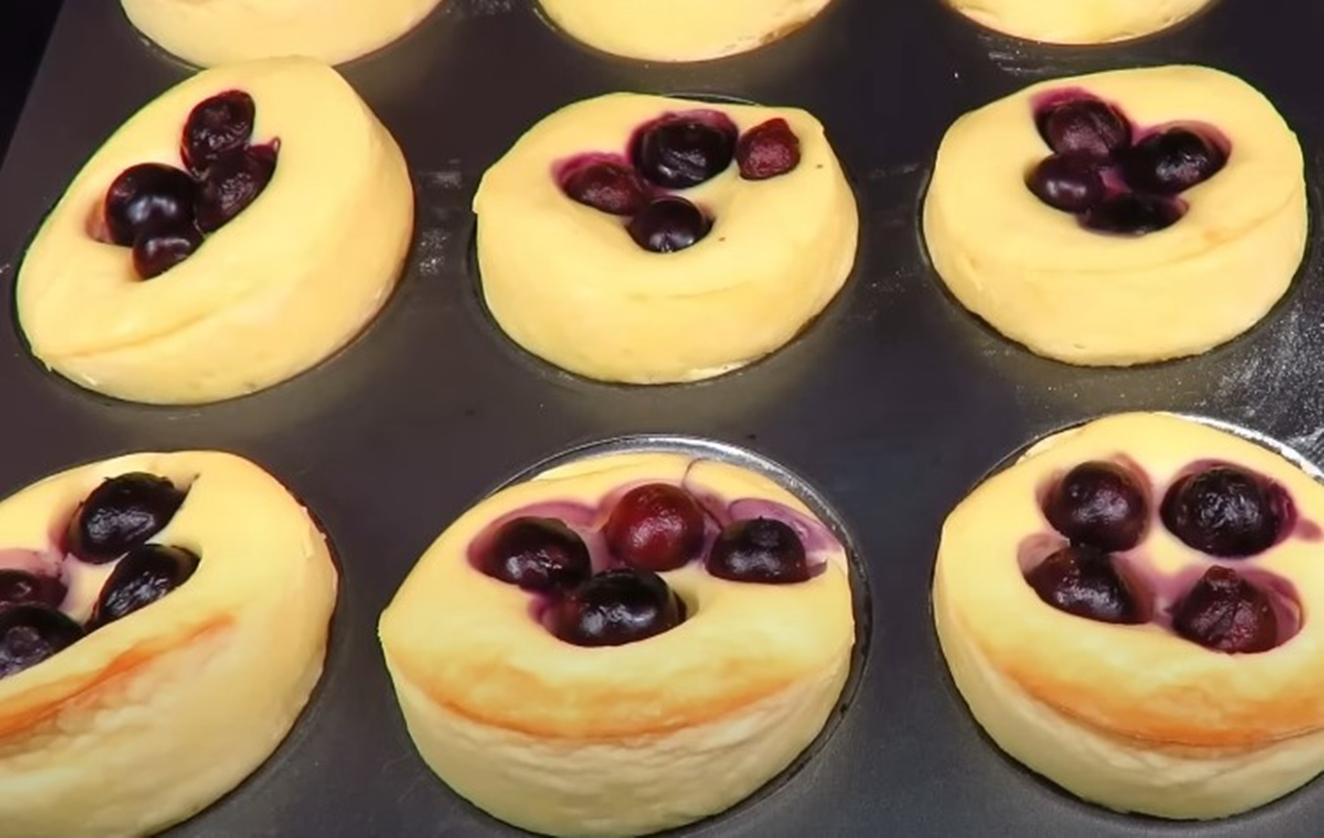 Briose delicate fără făină. Le gătesc la cuptor – ies delicioase ca un desert de restaurant Briose delicate fără făină. Le gătesc la cuptor – ies delicioase ca un desert de restaurant