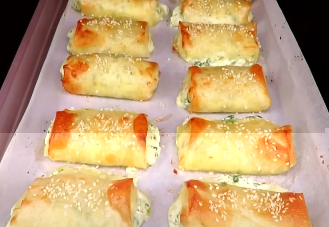 Crocante, suculente și incredibil de gustoase: plăcinte miraculoase fără făină, cu o brânză delicată amestecată cu ierburi proaspete, parfumate și cu o notă asiatică Crocante, suculente și incredibil de gustoase: plăcinte miraculoase fără făină, cu o brânză delicată amestecată cu ierburi proaspete, parfumate și cu o notă asiatică