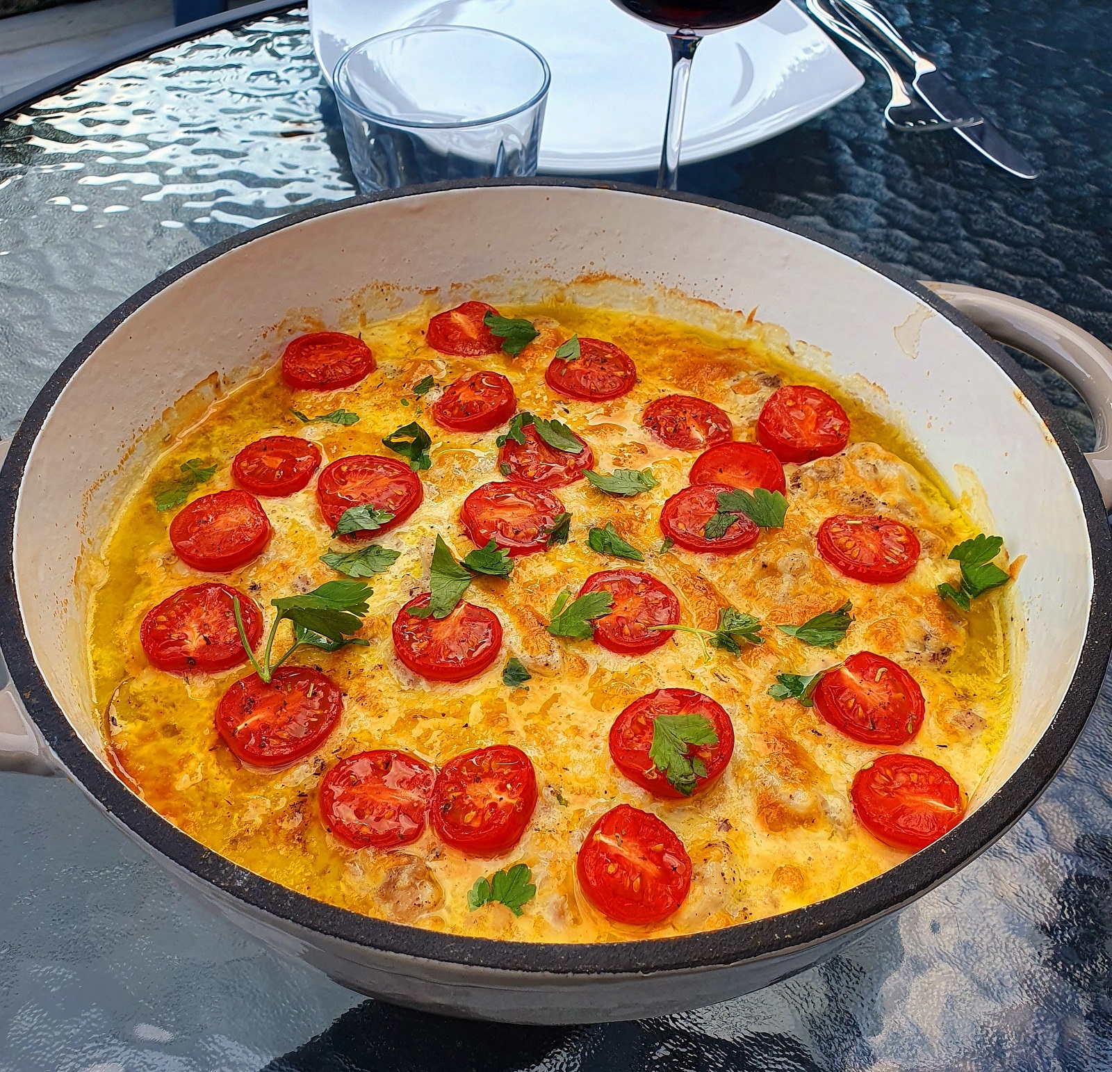 Se poate face cu orice fel de carne (vita, porc, pui ). Varza cu orez si carnati la cuptor