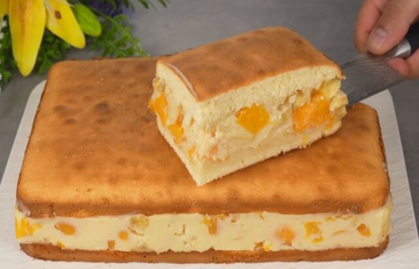 Pandispan cu banane-piersici si crema de vanilie- un rasfat rapid si delicios