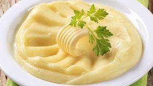 Desi e cel mai simplu de gatit, cu totii am preparat GRESIT piureul de cartofi pana acum, fara sa stim. Asa o sa faci cel mai gustos piure pe care l-ai mancat in viata ta. Crede-ne pe cuvant!