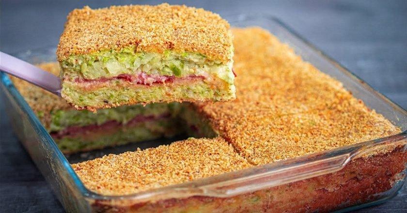 Caserolă de dovlecei cu brânză și șuncă: deliciul arată foarte apetisant si chiar este Caserolă de dovlecei cu brânză și șuncă: deliciul arată foarte apetisant si chiar este