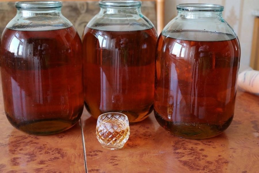 Coniacul de casă necesită răbdare și atenție pentru detalii – Rețetă simplă, naturală, din ingrediente simple
