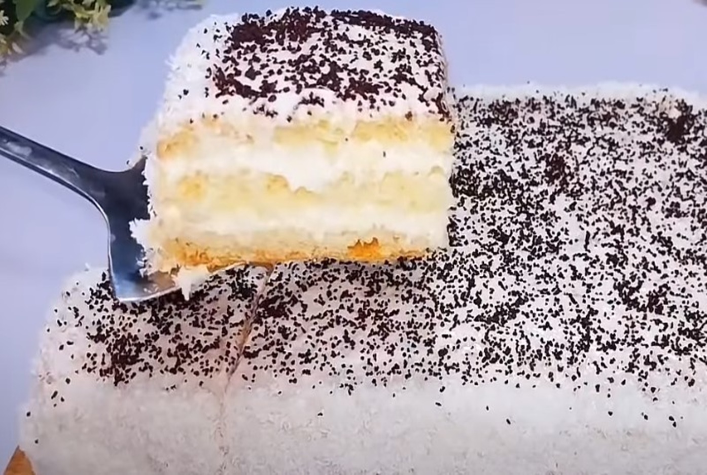 Cel mai rapid și mai delicat tort. Brânză delicioasa, fulgi de cocos, ciocolată și obții un desert minunat Cel mai rapid și mai delicat tort. Brânză delicioasa, fulgi de cocos, ciocolată și obții un desert minunat