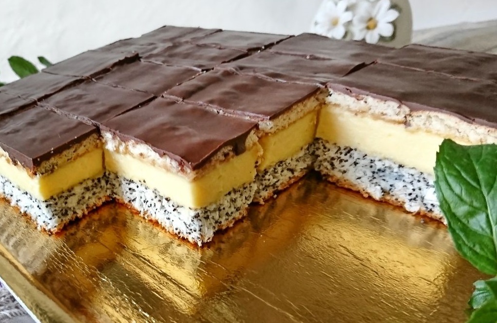 Cea mai gustoasă prăjitură cu mac și cremă de vanilie