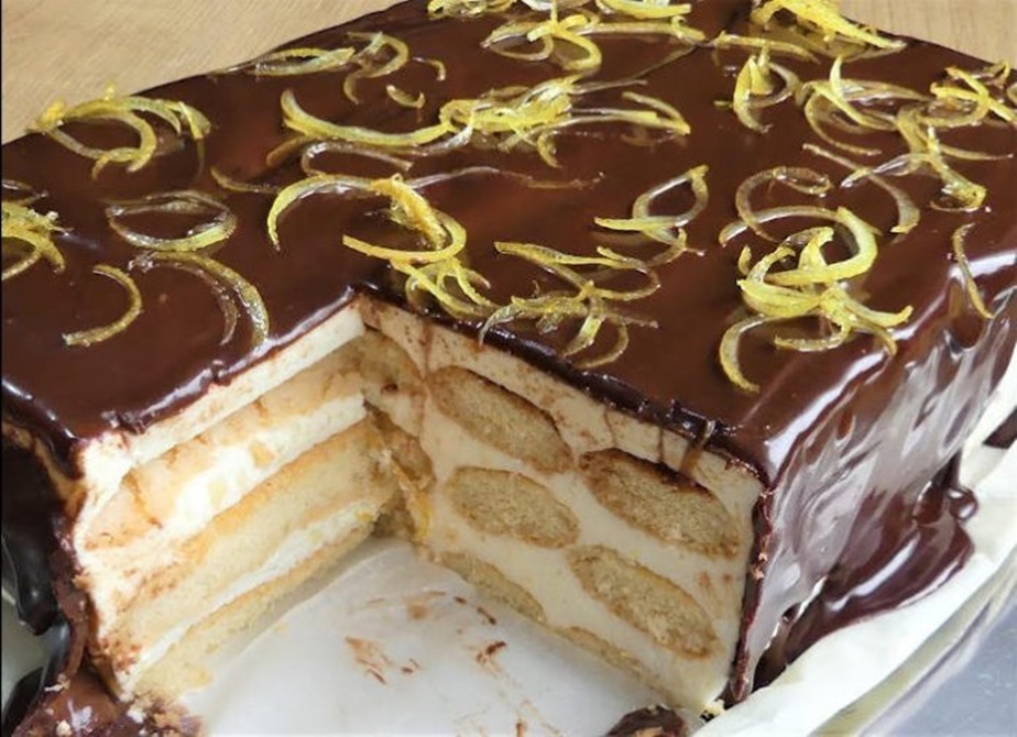 Tort cu pișcoturi, cremă de lămâie și glazură de ciocolată, foarte gustos si usor de facut, fara multa bataie de cap 