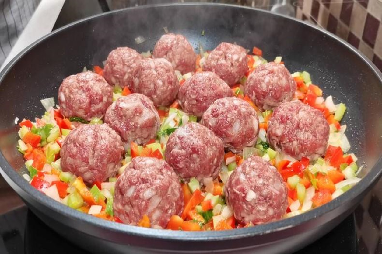 Niciun oaspete nu va rata acest aperitiv delicios! Mini pizza cu ardei gras! Niciun oaspete nu va rata acest aperitiv delicios! Mini pizza cu ardei gras!