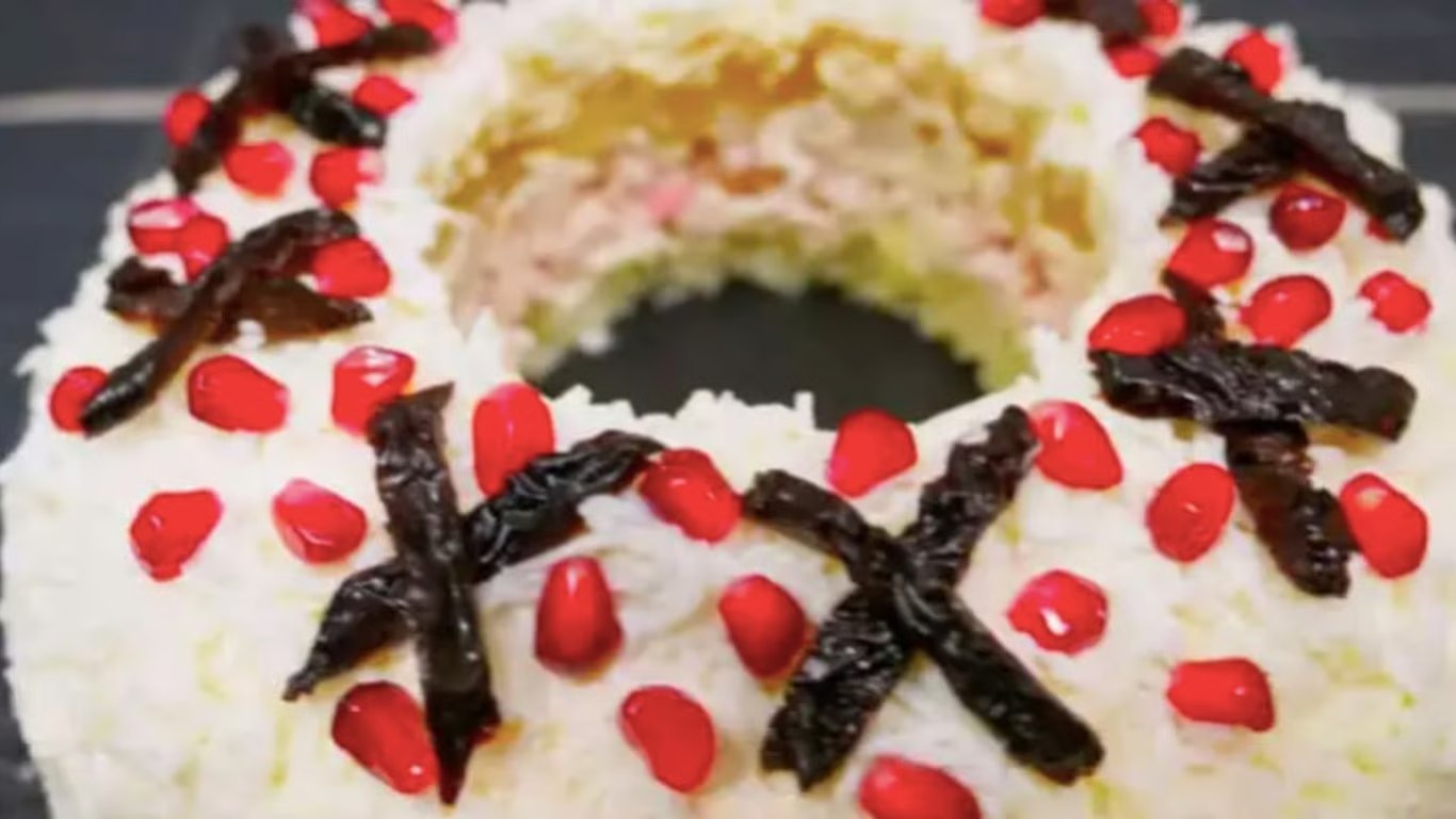 Salată din piept de pui, foarte gustoasă și ușor de preparat