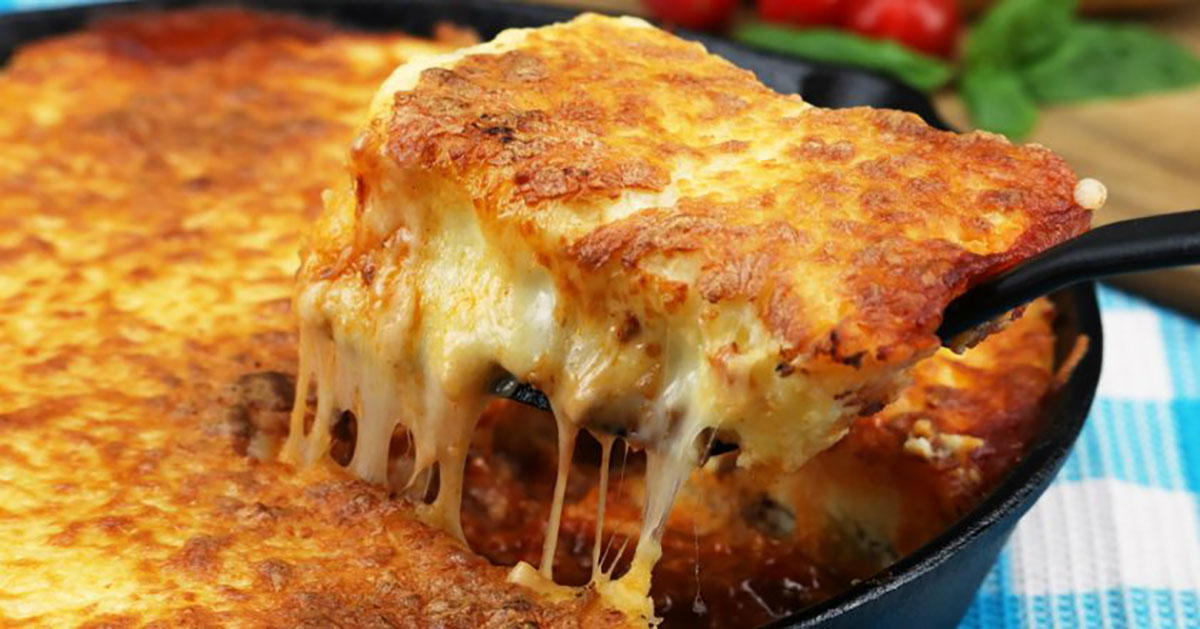 Cea mai gustoasă lasagna din cartofi: nimănui nu-i va trece prin cap că în interior e un piure banal