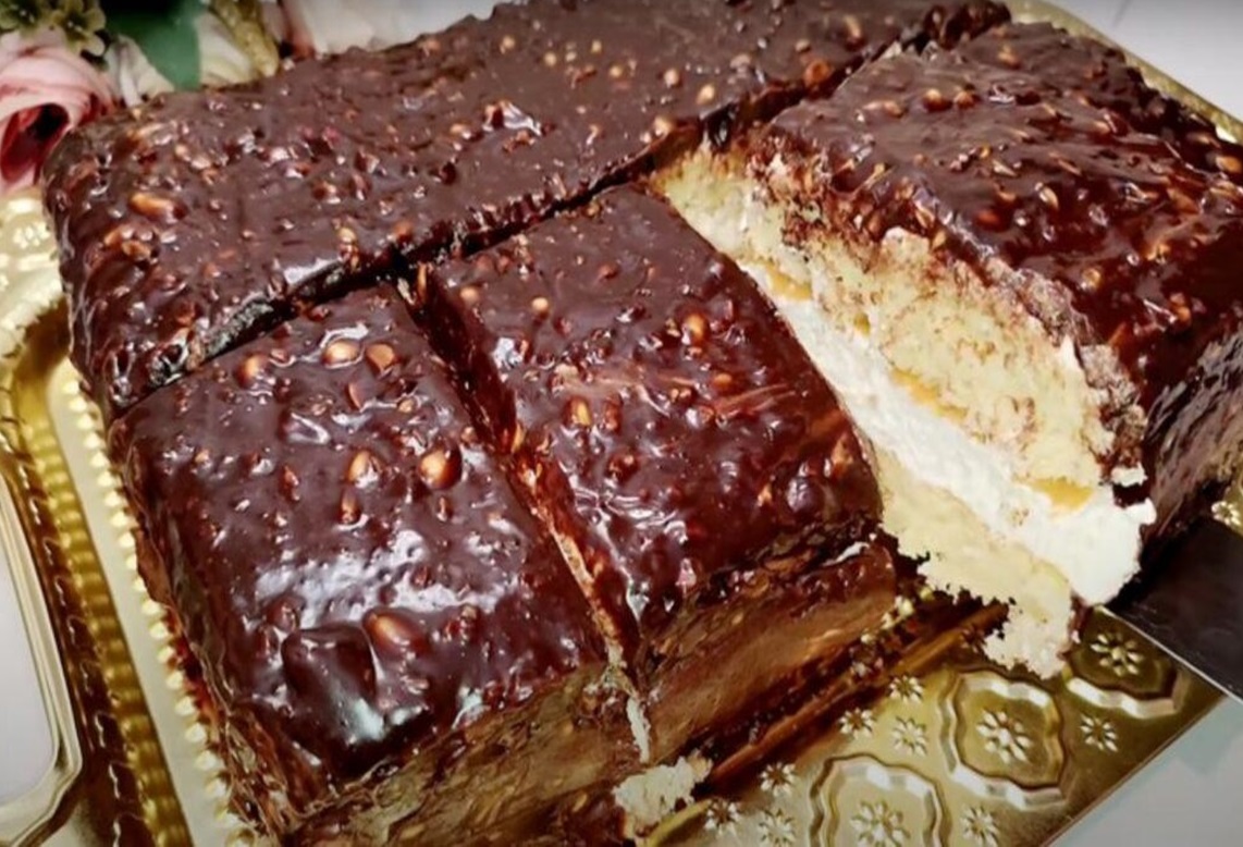 Cel mai rapid tort festiv cu glazură de ciocolată. Extrem de delicios și poate fi făcut cu ușurință de orcine Cel mai rapid tort festiv cu glazură de ciocolată. Extrem de delicios și poate fi făcut cu ușurință de orcine