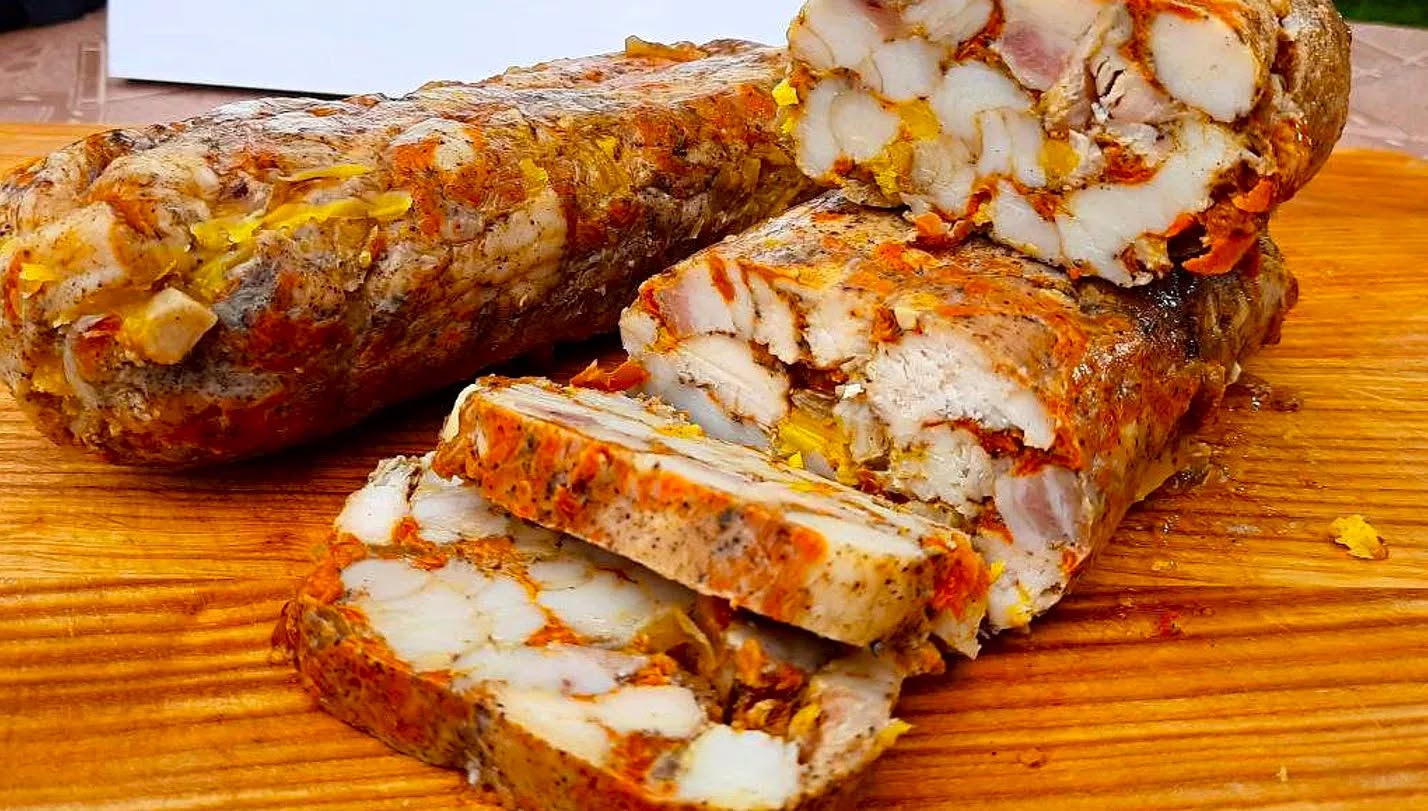 Rețeta culinară nu este complicată de realizat, dar este incredibil de gustoasă, aromată și mai ales ieftină. O „Capodoperă”, un deliciu pe masa de sarbatoare! Rețeta culinară nu este complicată de realizat, dar este incredibil de gustoasă, aromată și mai ales ieftină. O „Capodoperă”, un deliciu pe masa de sarbatoare!