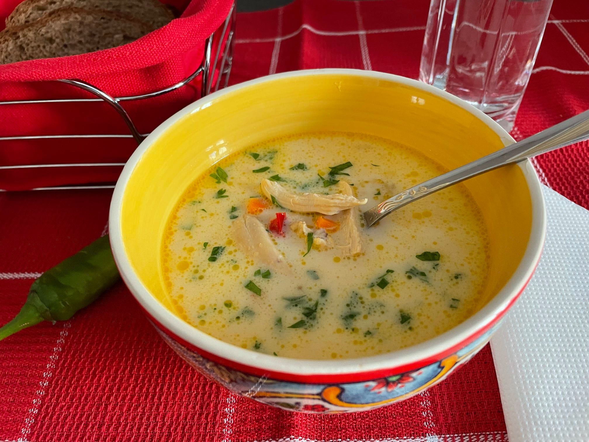 Așa se face o ciorbă rădăuțeană ca ”la carte”… Așa se face o ciorbă rădăuțeană ca ”la carte”…