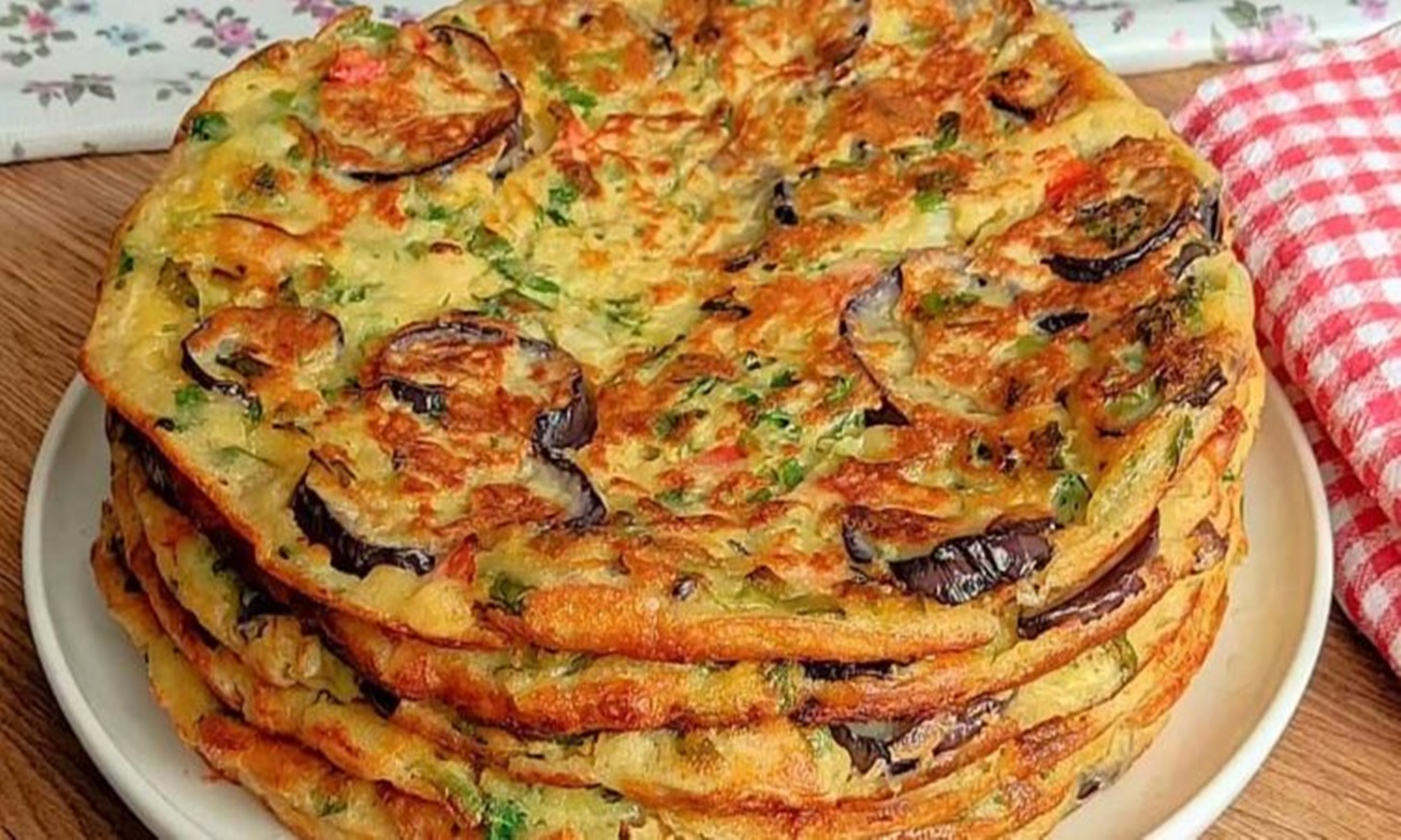 Turte moi și pufoase cu vinete, gata doar in 10 minute – foarte hranitoare, delicioase. Acesta va deveni felul de mâncare preferat al întregii familii!