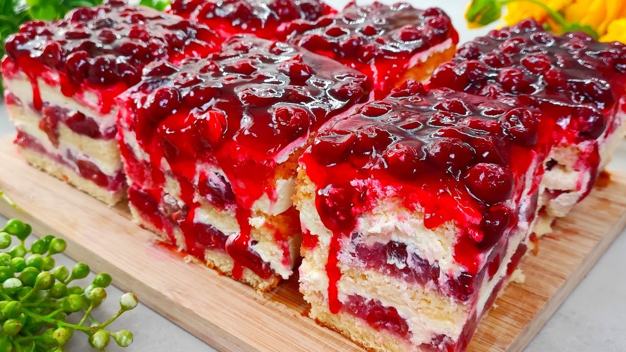 Combinația de cireșe suculente și cremă de brânză creează o armonie perfectă de arome și texturi, o prăjitură delicioasă si răcoritoare de care te vei indrăgosti imediat