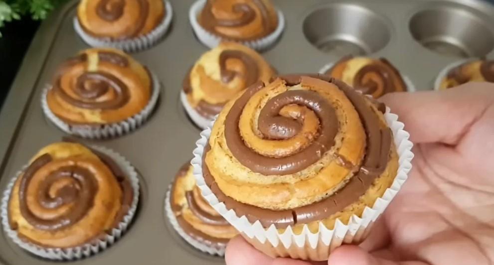 Brioșe delicate, fragede și foarte moi, sunt ușor de făcut! Succes garantat, pentru că are un gust extrem de delicios!