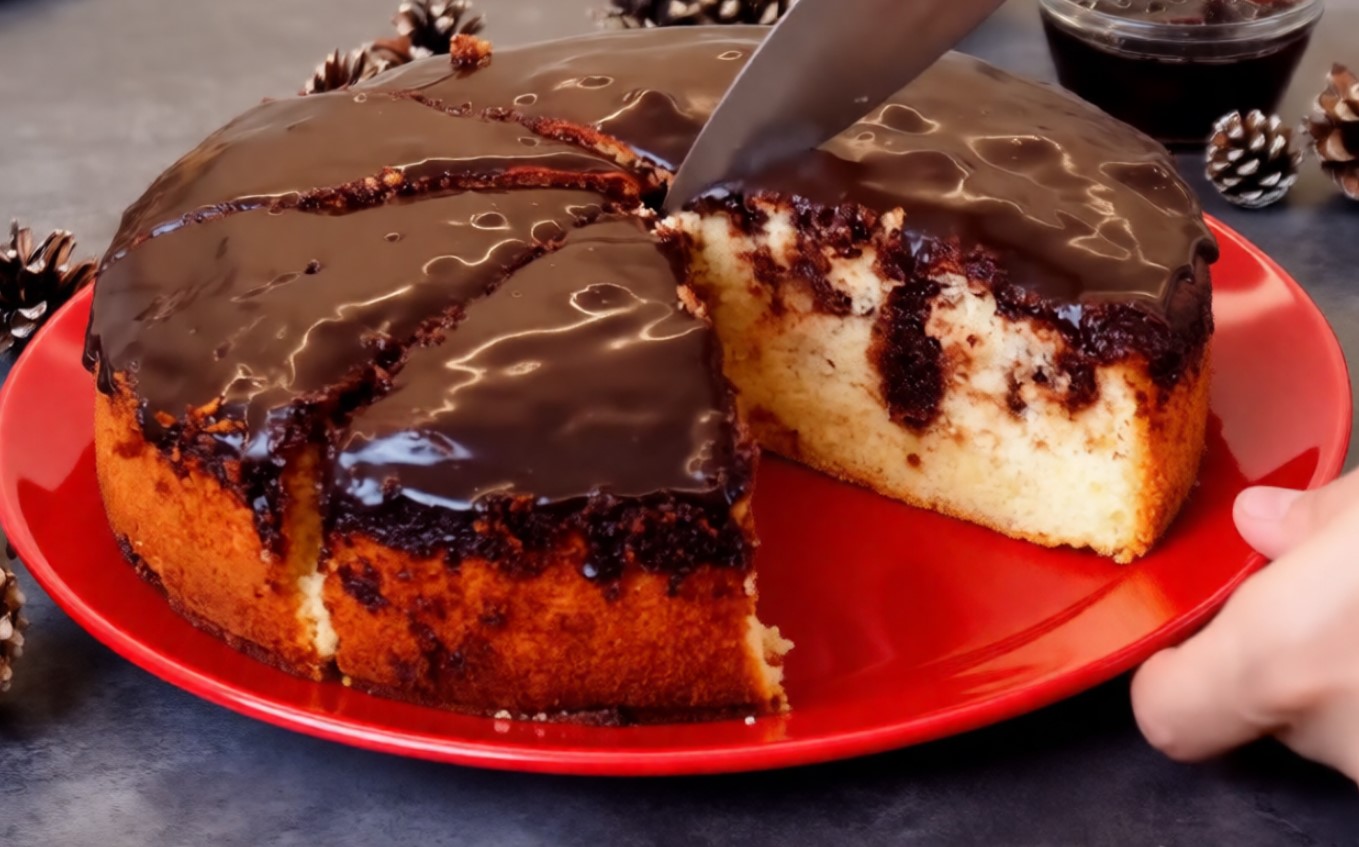 Prăjiturile glazurate cu ciocolată au devenit foarte populare. O rețetă garantată pentru încântare