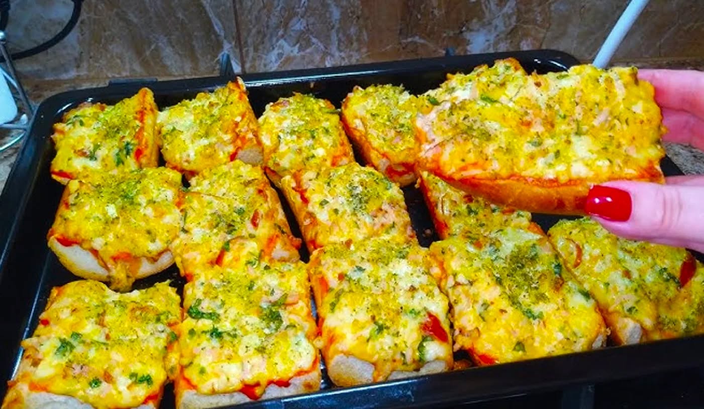 Toată lumea este încântată de ele! Sandvișuri calde, de 100 de ori mai gustoase decât pizza! Pentru o gustare sau micul dejun Toată lumea este încântată de ele! Sandvișuri calde, de 100 de ori mai gustoase decât pizza! Pentru o gustare sau micul dejun